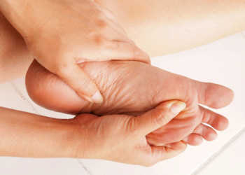 Fußpflege bei Diabetes ist enorm wichtig. © Paisan Changhirun / shutterstock.com