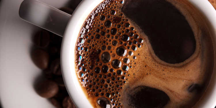 Schwarzer Kaffee gilt als guter Helfer für Intermittierendes Fasten. © Dima Sobko / shutterstock.com