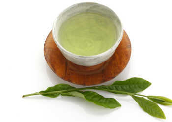 Grüner Tee und Bewegung verbesserten kognitive Leistung. © sumire8 / shutterstock.com