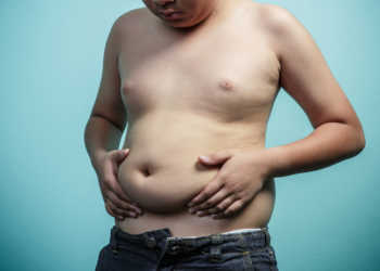 Viele Übergewichtige Jugendliche haben kein realistisches Selbstbild. © DONOT6_STUDIO / shutterstock.com
