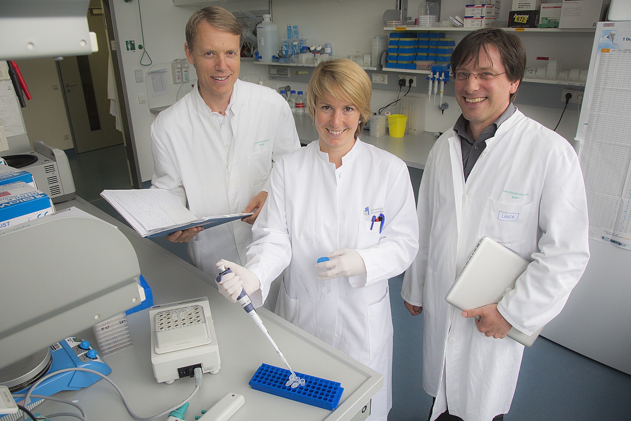 (v.l.n.r.) Prof. Gunther Hartmann, Ann Kristin Bruder, Dr. Martin Schlee © Meike Böschemeyer / Uni Bonn