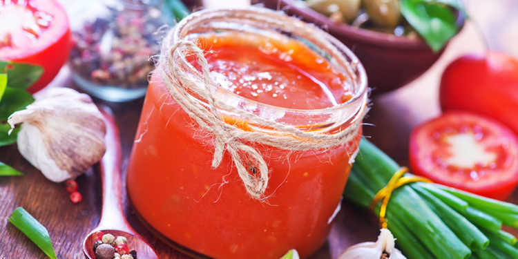 Die Bioverfügbarkeit von Lycopin aus gekochten Tomaten oder Tomatensaucen ist deutlich höher als aus rohen Tomaten. © Gayvoronskaya Yana / shutterstock.com