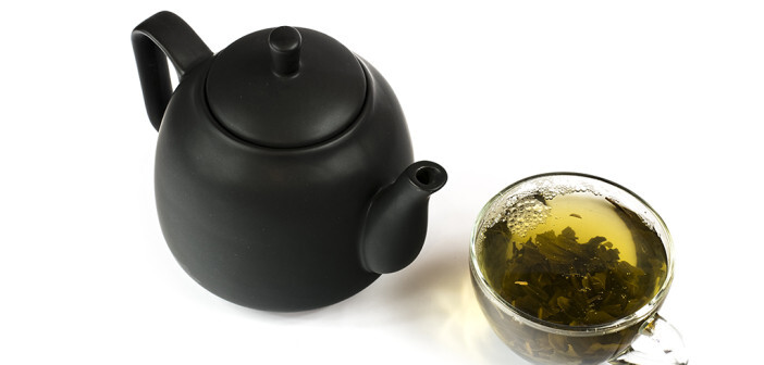 Grüner Tee besitzt nachweislich antioxidative Wirkung, wie gesund ist er wirklich? © Rozakov Dmitry / shutterstock.com