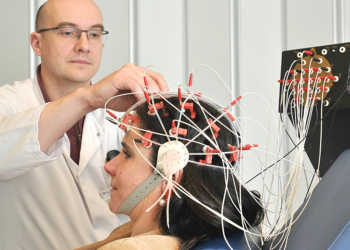 Eine Elektroenzephalografie (EEG) gehört zum diagnostischen Spektrum bei der Abklärung von Schädel-Hirn-Trauma. © Volker Daum / Bergmannsheil