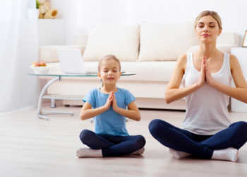 Empfehlenswert: Yoga für Kinder. ©Dmytro Zinkevych / shutterstock.com