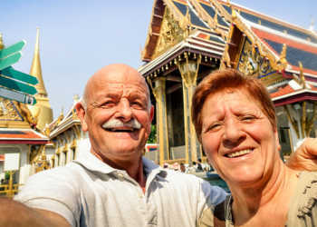 Damit Senioren auf ReisenGrund zum Lachen haben, ist die Reisevorbereitung wichtig. © View Apart / shutterstock.com