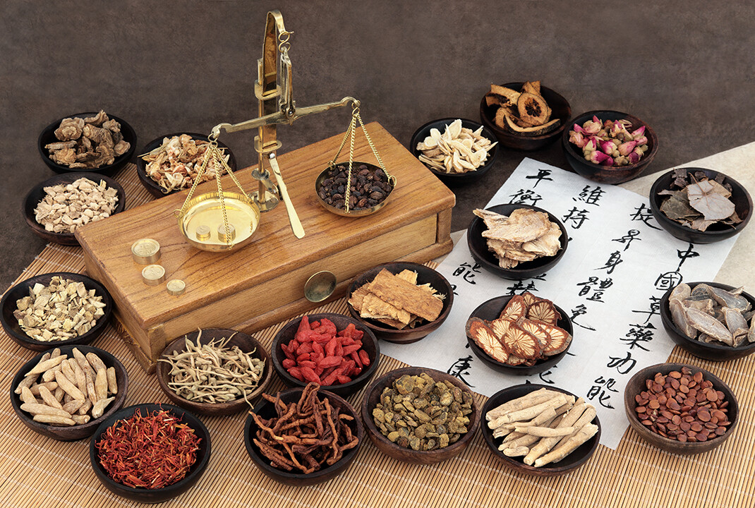 Chine­sische Heilkräuter und ihre zahlreichen Wirkungen werden auch bei uns immer beliebter. © marilyn barbone / shutterstock.com