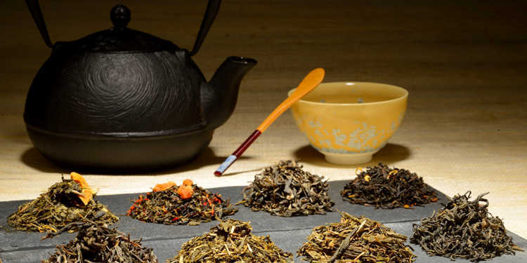 Wichtig ist zu überlegen, was der gewünschte Wellness-Tee bewirken soll. © valigloo / shutterstock.com