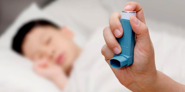 Die richtige Geräte­wahl in Kombination mit sorgfältiger Schulung der kindlichem Patienten und Eltern ist Voraussetzung für eine effektive Asthmabehandlung bei Kindern. © all about people / shutterstock.com