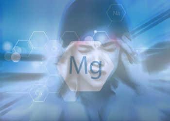 Magnesium unterstützt die Patienten mit Migräne und Kopfschmerzen. © Maridav / shutterstock
