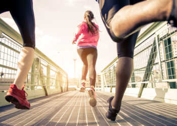 Nur bei Mädchen konnte man eine bessere Lungenfunktion durch Sport bei Mädchen im Kindes- und Jugendalter beobachten. © oneinchpunch / shutterstock.com