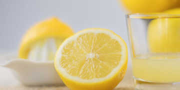 Die Zitrone enthält viel herzgesundes Vitamin C. © Julia700702 / shutterstock.com