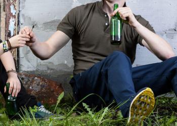 Alkohol und Cannabis sind eine gefährliche Kombination, vor allem bei Mischkonsum. © Photographee.eu / shutterstock.com