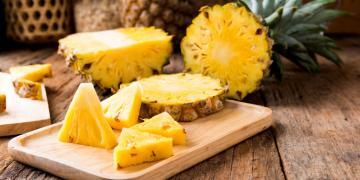 Das Enzym Bromelain aus der Ananas-Pflanze spaltet Eiweisse und kann die Behandlung von Krebs unterstützen. © Regreto / shutterstock.com