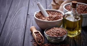Die Superfood Leinsamen ist heute sehr beliebt. © natashamam / shutterstock.com