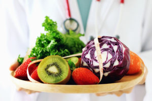 Ein gesunder Lebenstil beinhaltet natürlich auch eine richtige ausgewogene Ernährung. © ARTFULLY PHOTOGRAPHER / shutterstock.com
