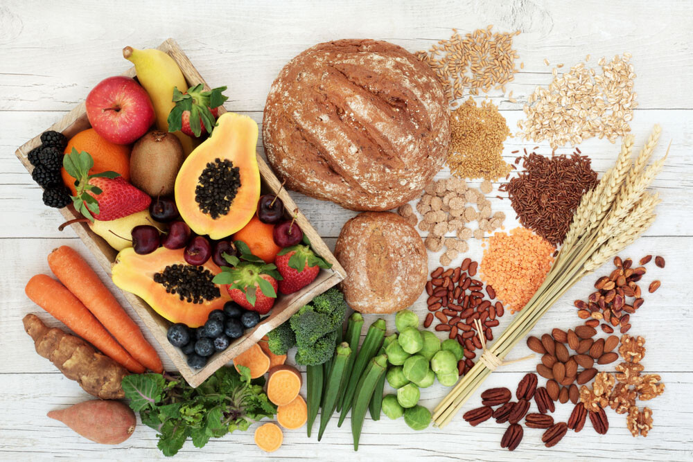 Viel Gemüse, Obst und Vollkornprodukte sind wichtig für eine gesunde ausgewogene Ernährung. © Marilyn Barbone / shutterstock.com