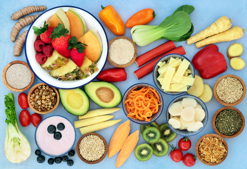 Kräuter, Obst und Gemüse, die als Superfood bei Reizdarmsyndrom zahlreiche Beschwerden lindern und verhindern helfen. © marilyn barbone / shutterstock.com