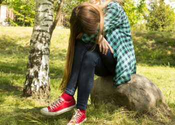 Ein hoher Cortisol-Spiegel im Haar von Jugendlichen zeigte in einer Studie eine höhere Wahrscheinlichkeit für eine Depression an. © Bela Zamsha / shutterstock.com