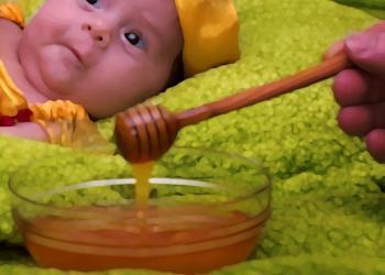 Keine gute Idee: Bakterien (Chlostridien) im Honig können dem Baby gefährlich werden und im schlimmsten Fall zu Säuglingsbotulismus führen. © Forewer / shutterstock.com