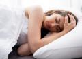 Schlechter Schlaf ist oft die Ursache für Kopfschmerzen am Morgen. © Twinsterphoto / shutterstock-com