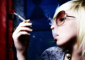 Das Rauchen ist ein Risikofaktor für Augenerkrankungen wie Grüner Star, Katarakt, AMD und Trockene Augen. © Aliyev Alexei Sergeevich / shutterstock.com