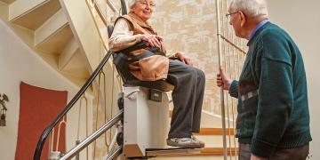 Viele ältere Menschen wollen im eigenen Heim und der vertrauten Umgebung mit maximal möglicher Mobilität alt werden. © Ingo Bartussek / shutterstock.com