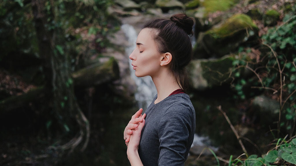 Das Wyda der Druiden kombiniert bestimmte Körperbewegungen, Meditation und Atemübungen, um die Verbindung von Körper, Geist und Natur zu fördern. © Yolya-Ilyasova / shutterstock.com